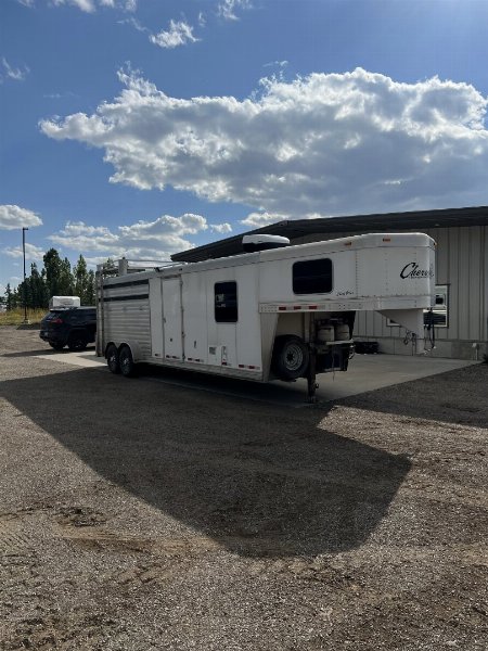 Used 2005 Cherokee Weekender 3H Horse Trailer