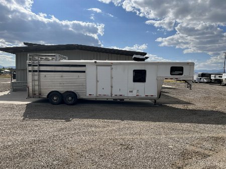 Used 2005 Cherokee Weekender 3H Horse Trailer