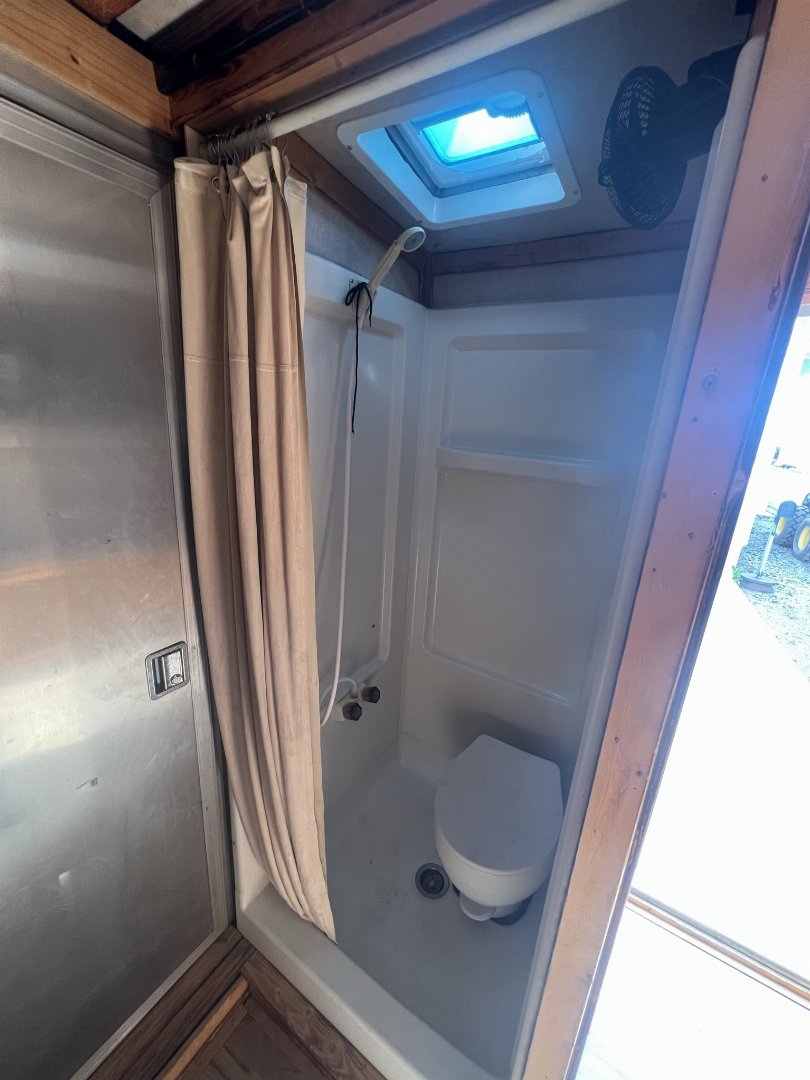 Used 2005 Cherokee Weekender 3H Horse Trailer