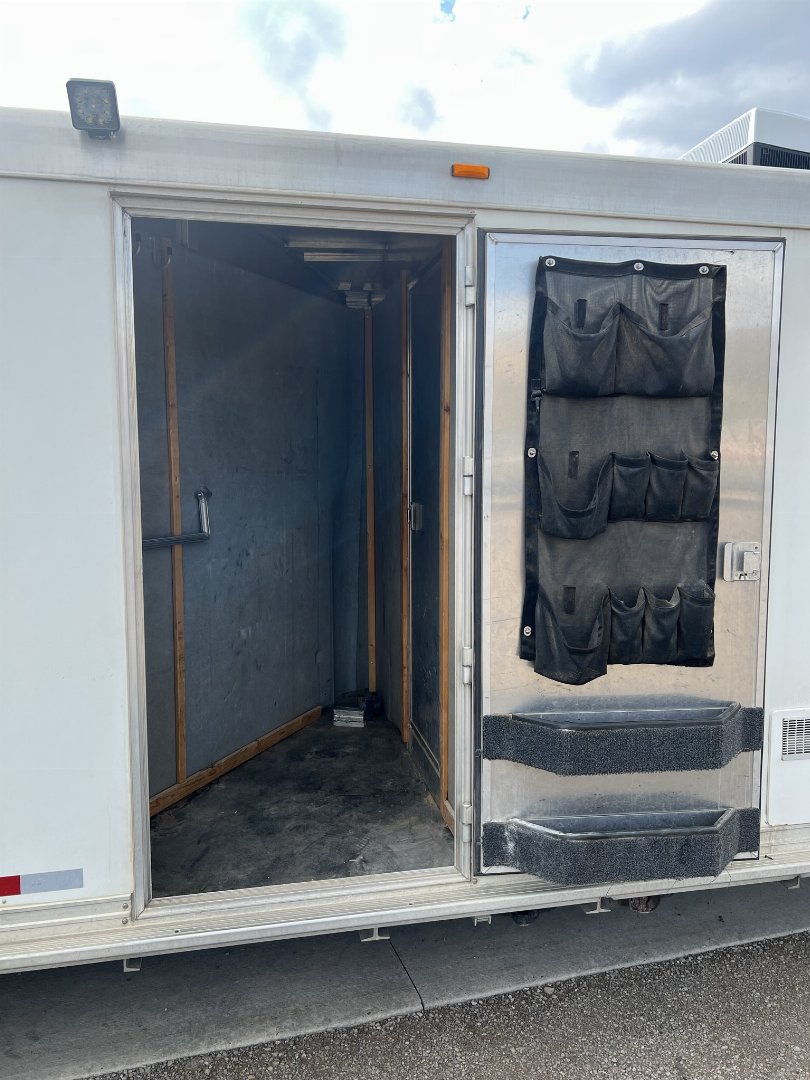 Used 2005 Cherokee Weekender 3H Horse Trailer